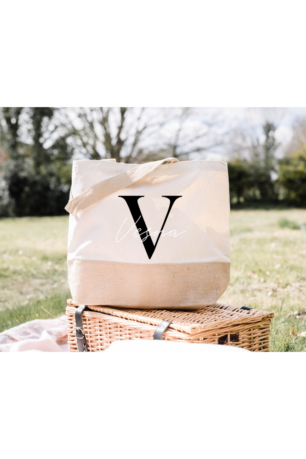 Personalisierte nachhaltige Jutetasche mit Wunschname, ideal als Einkaufsshopper und modisches Accessoire