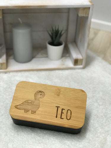 Personalisierte Brotdose mit Dino-Motiv und Bambusdeckel, schwarze Lunchbox mit Fächern, ideal für Schule und Büro
