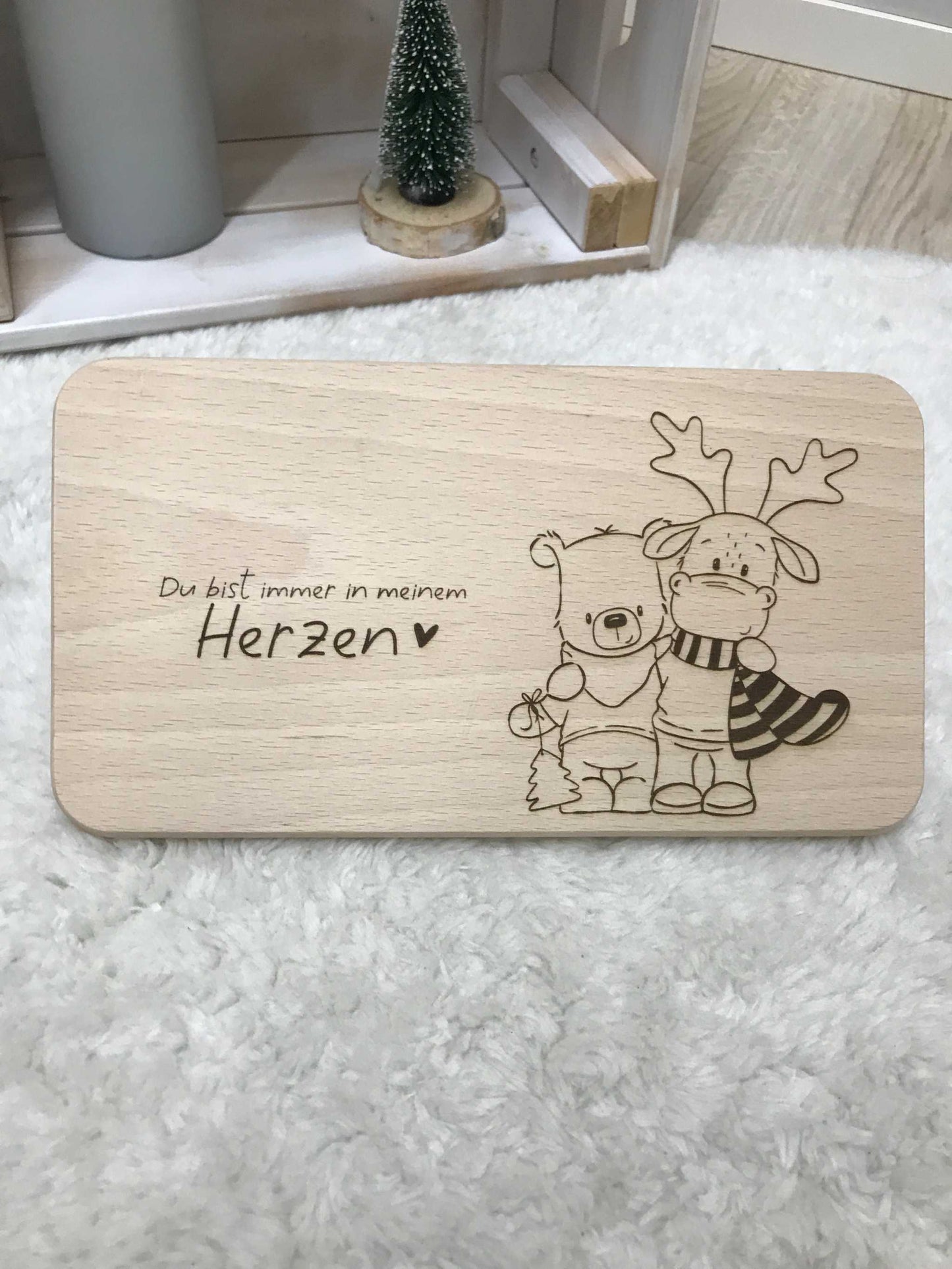 Hochwertiges Frühstücksbrettchen aus Birkenholz mit niedlichem Design.