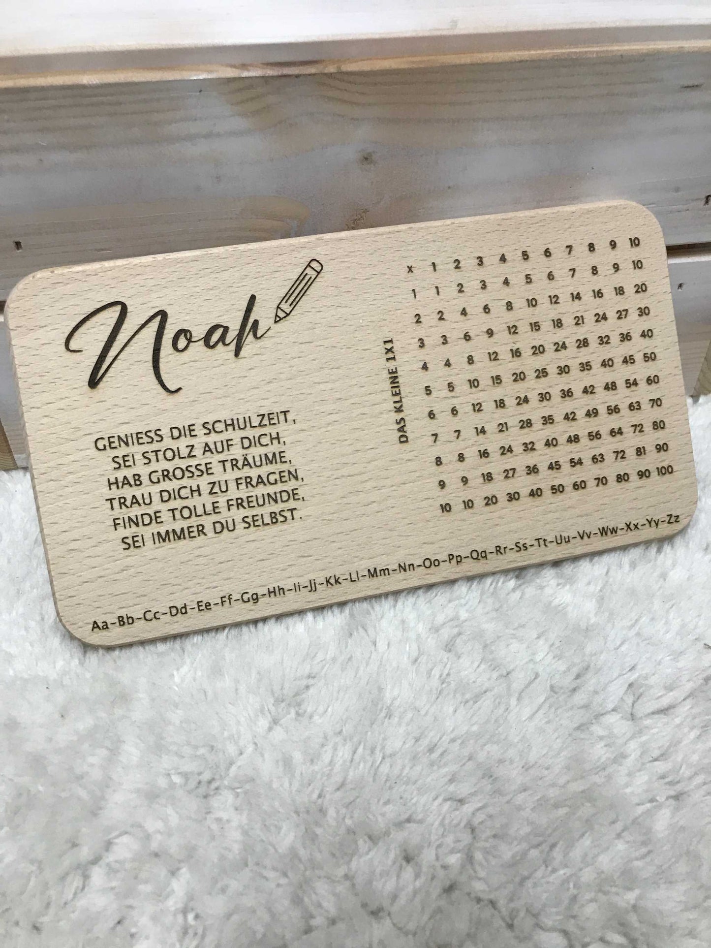 Hochwertiges Frühstücksbrettchen mit stilvollem Design und Gravur.