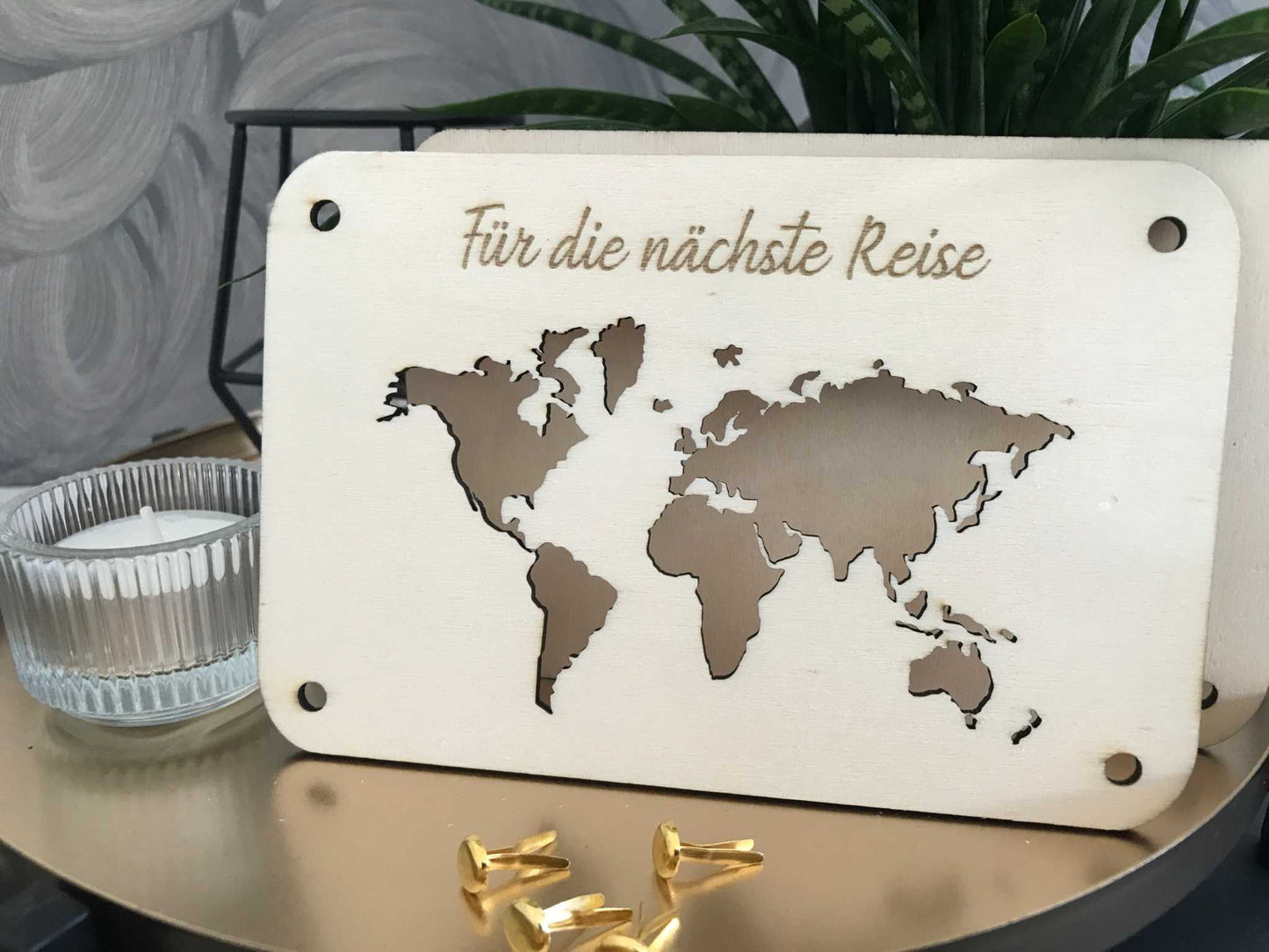 Stilvolle Geldkarte "Für die nächste Reise" mit Weltkarten-Design, dekorativ verpackte Geschenkidee.
