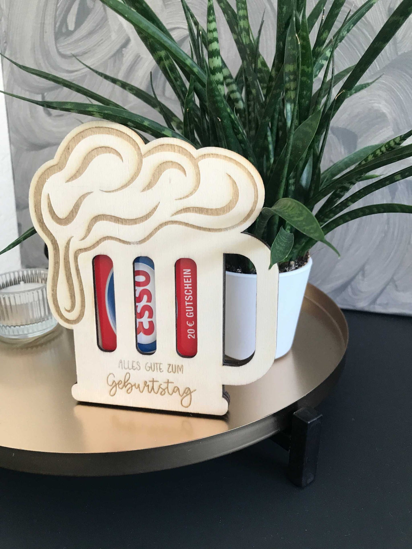 Holz-Gutscheinbox in Bierglasform für stilvolles Verschenken, individualisierbar, handgefertigt.