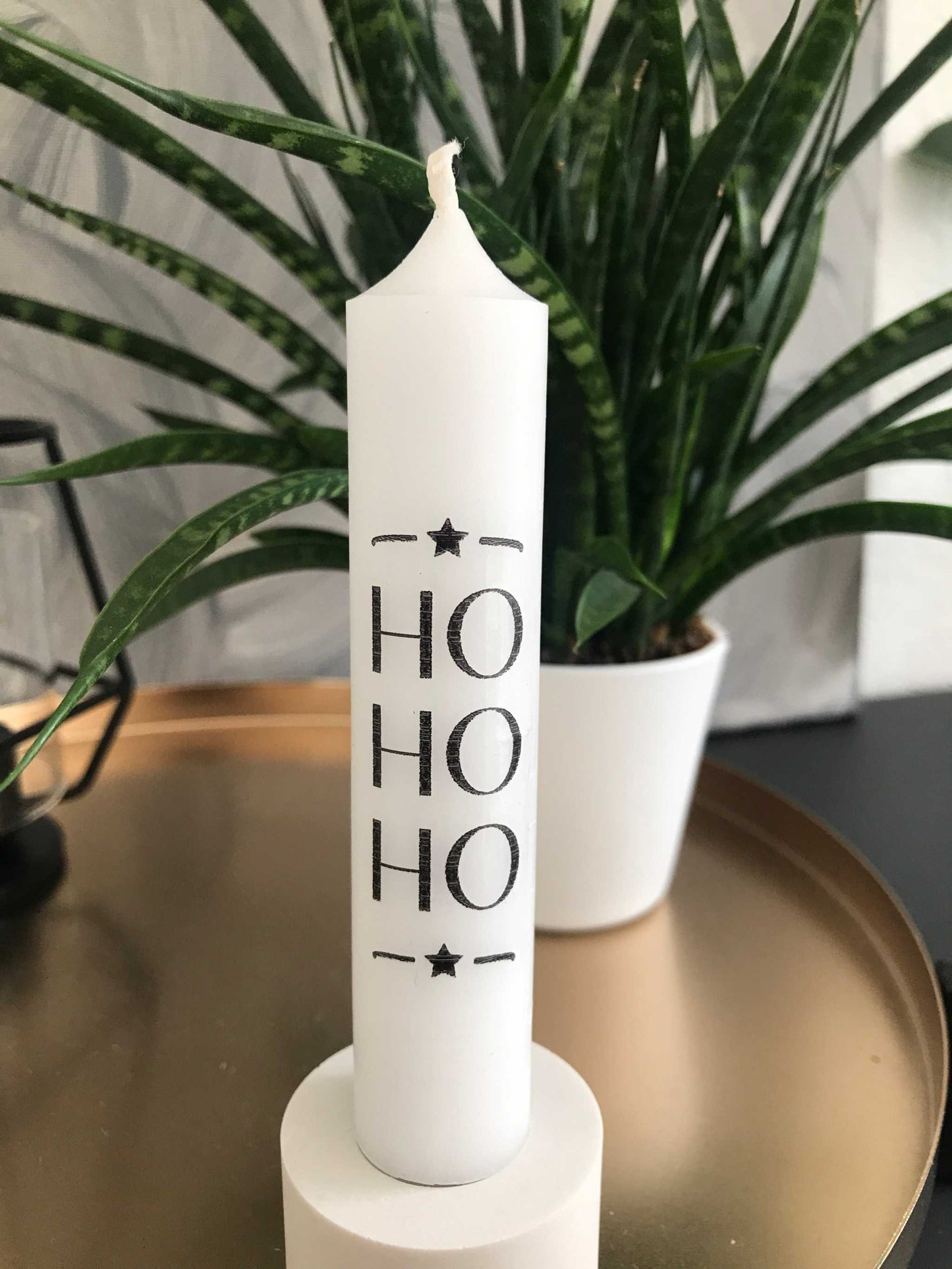 Kerzen für Weihnachten mit elegantem Design, ideal für Adventskranz und Tischdekoration.