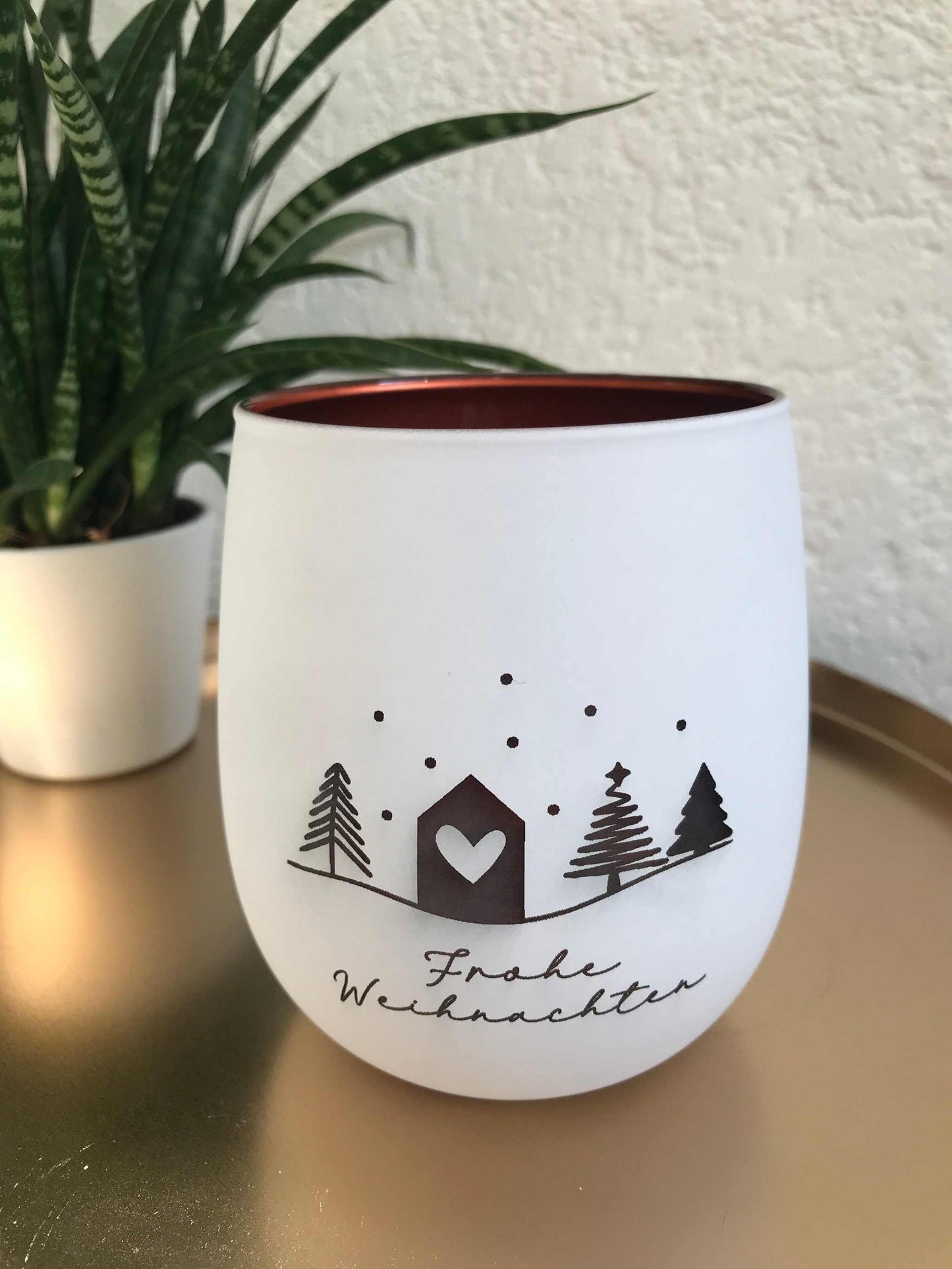 Weiß-roségoldenes Windlicht mit Weihnachtsmotiv und Aufschrift "Frohe Weihnachten", perfekt für Dekoration oder Geschenkidee.