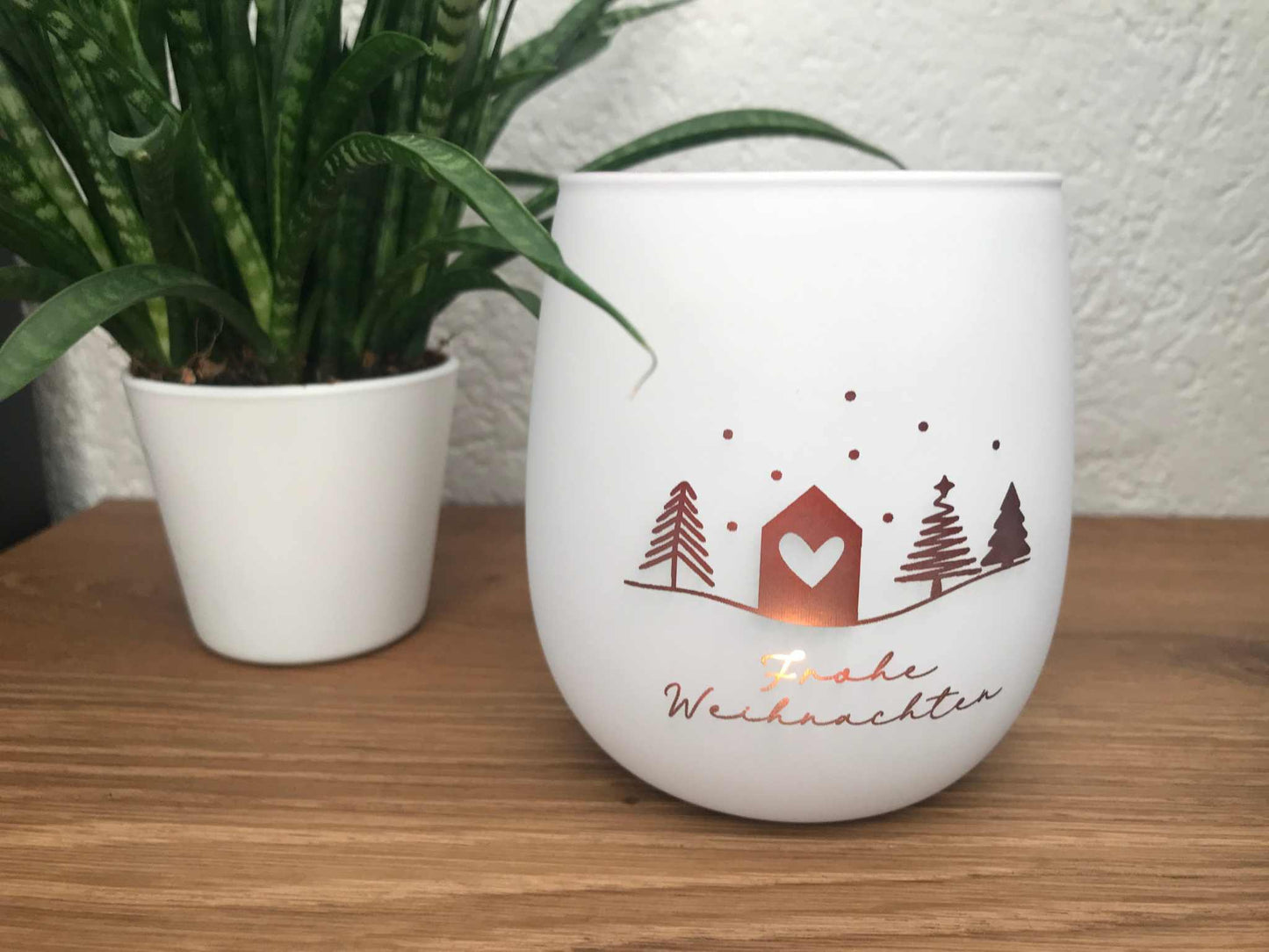 Windlicht mit Weihnachtsmotiv, dekoratives Glas, weiß-roségold, 450 ml.