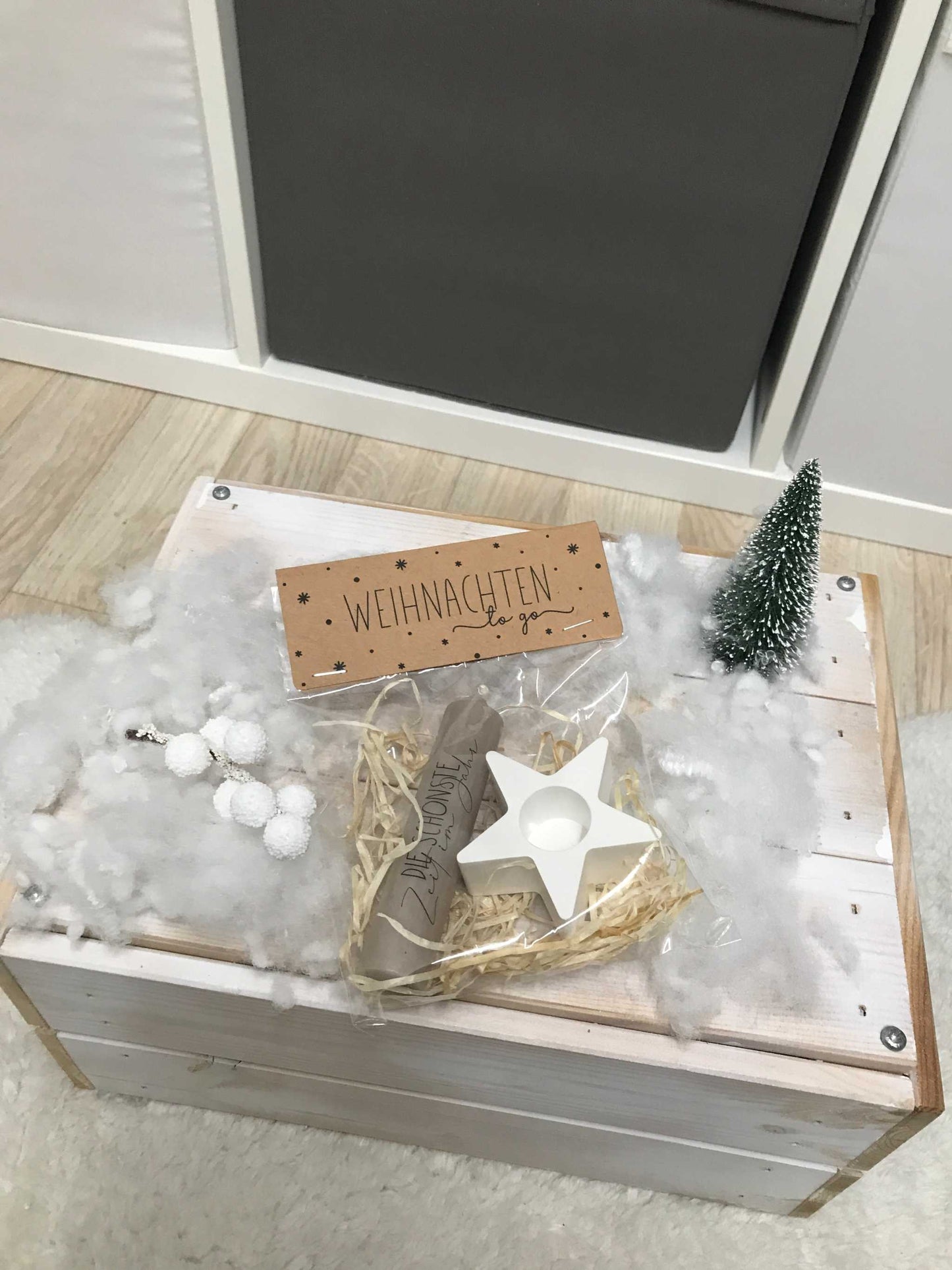 Weihnachtsgeschenk Kerze Geschenkset mit Kerzenhalter, Karte und Deko-Stern.