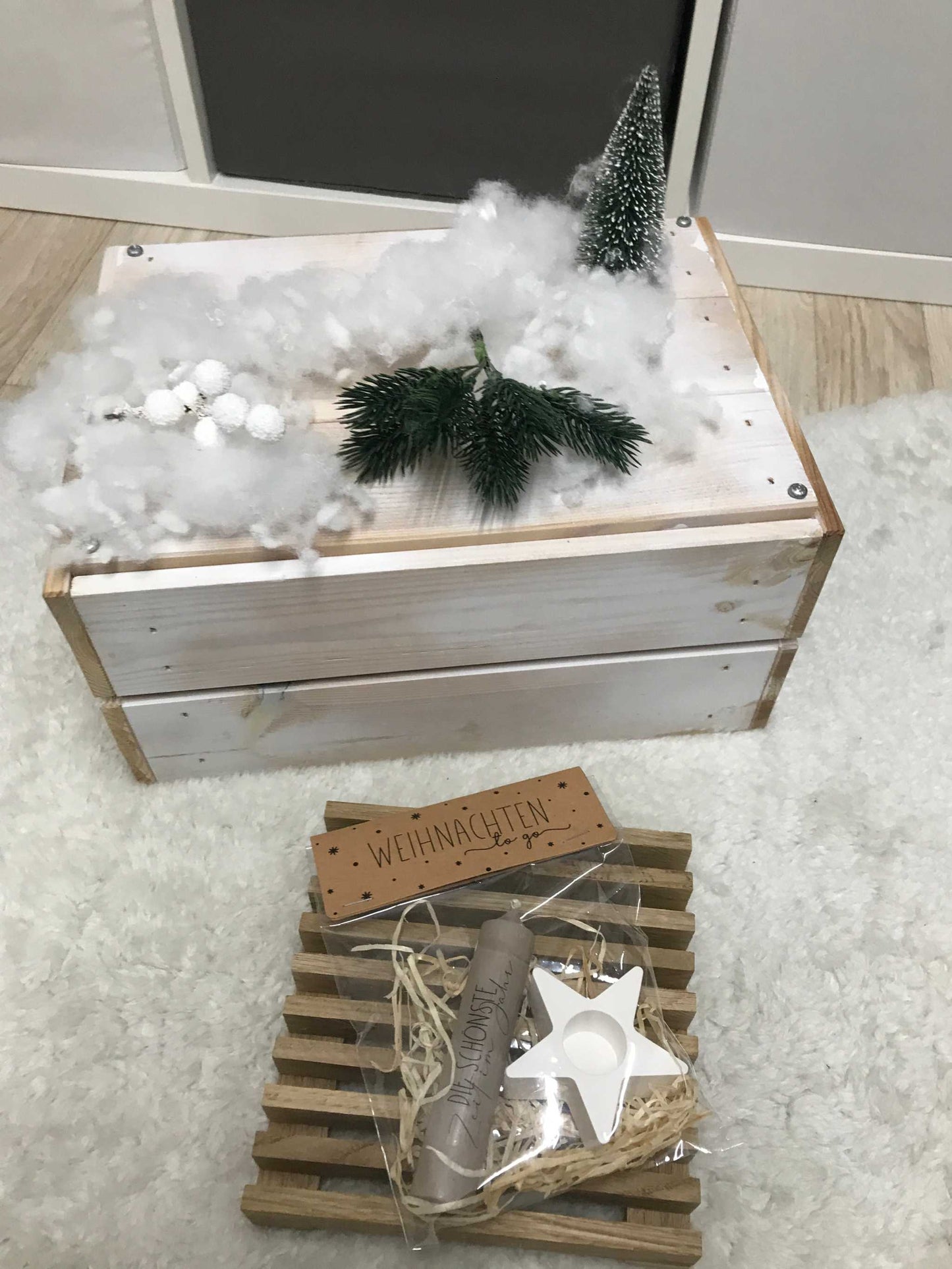 Weihnachtsgeschenk Kerze Geschenkset mit Kerzenständer und Dekoration in Geschenkbox.