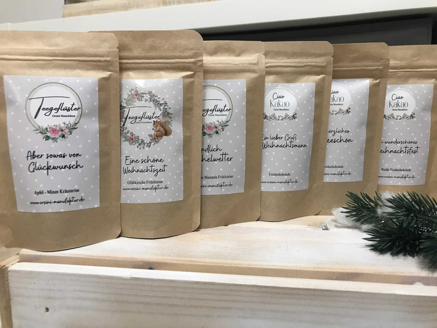 Hochwertige Keramiktasse für Weihnachten, personalisierbar, ideal als Geschenk.