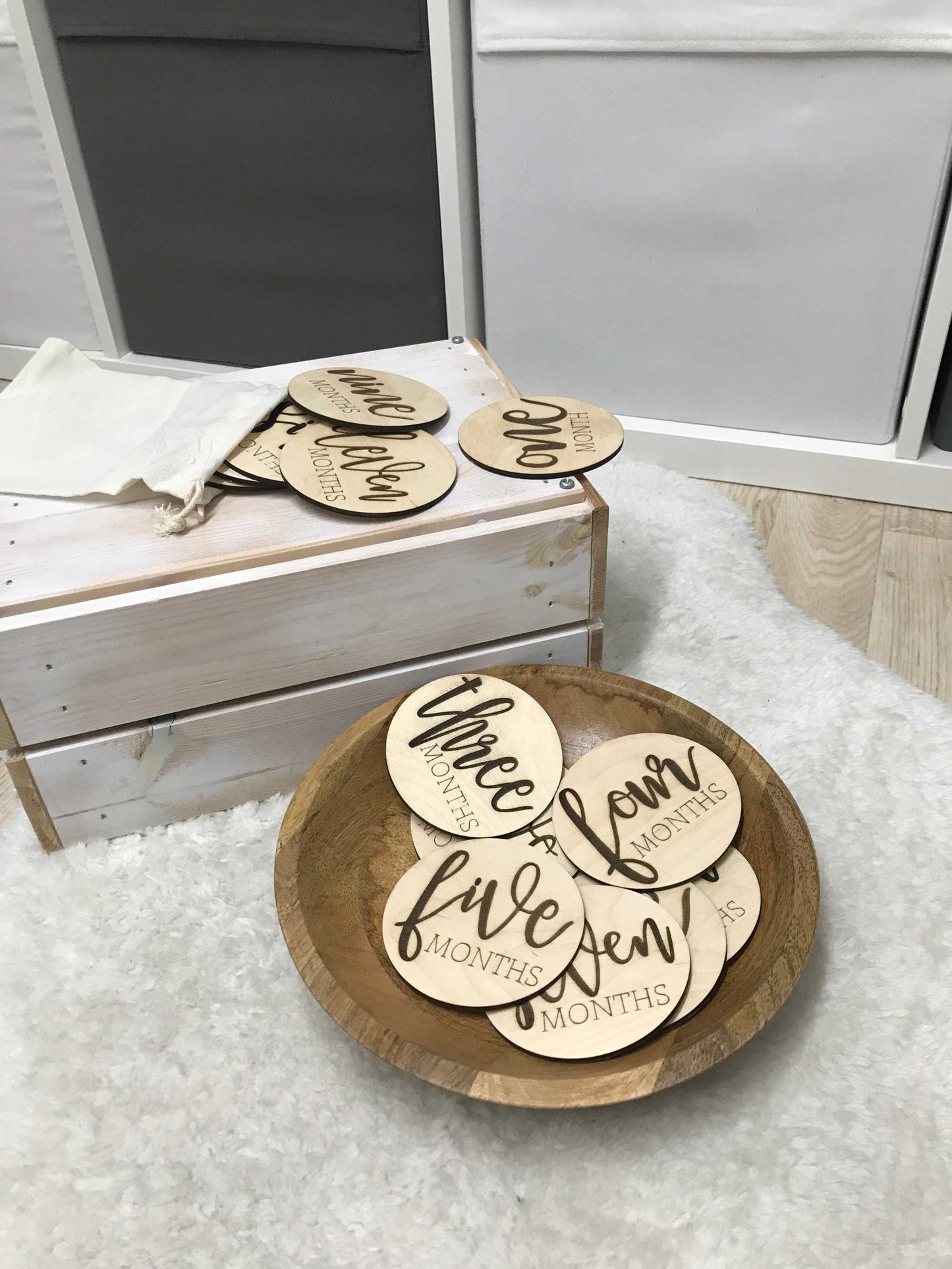 Meilenstein aus Holz für Babyfotos | Monatlicher Meilensteinma