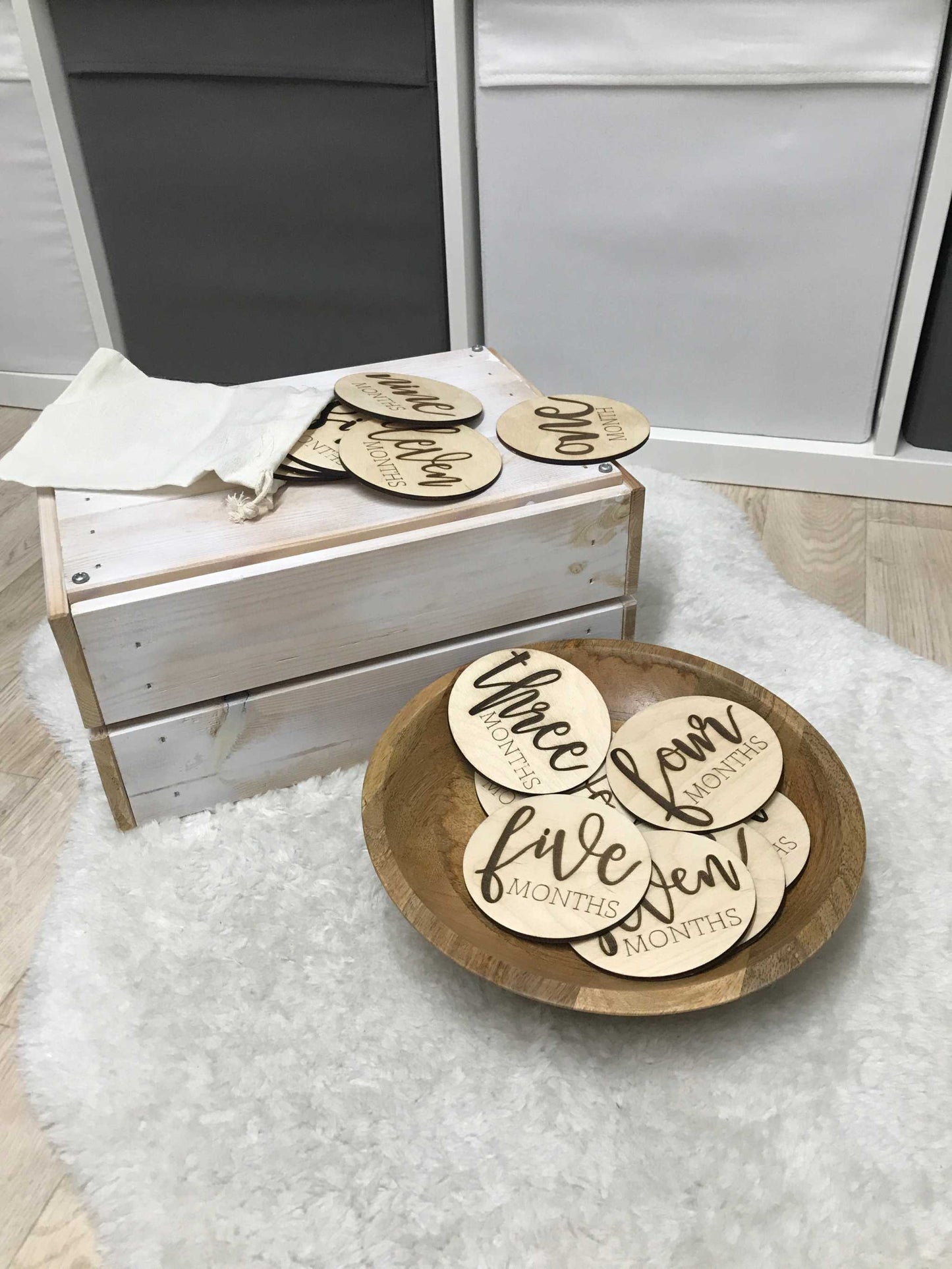 Meilenstein aus Holz für Babyfotos | Monatlicher Meilensteinma