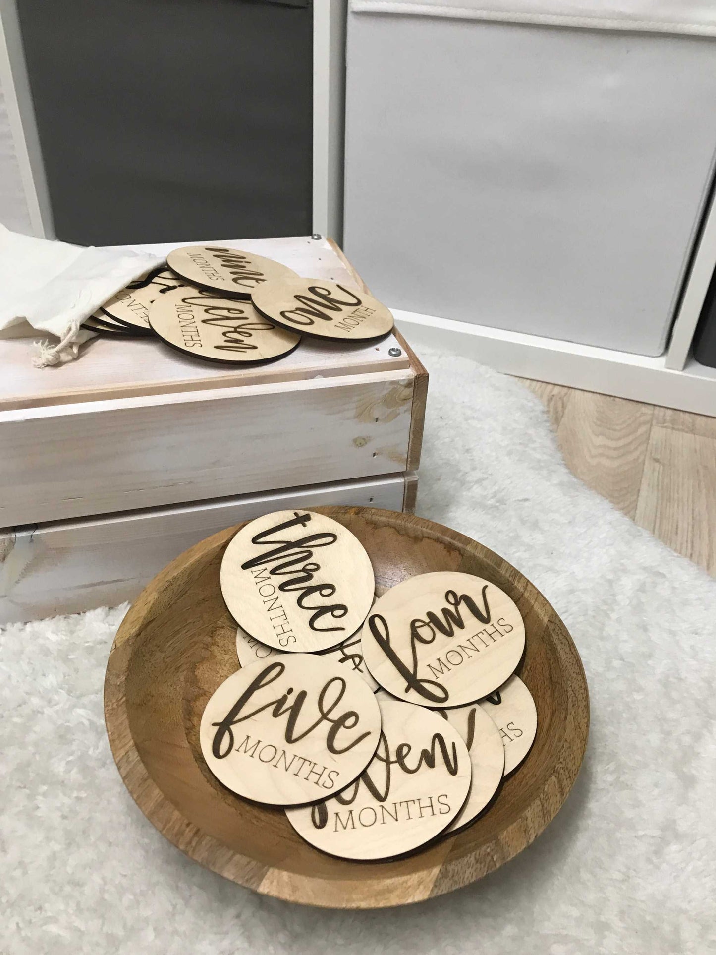 Meilenstein aus Holz für Babyfotos | Monatlicher Meilensteinma