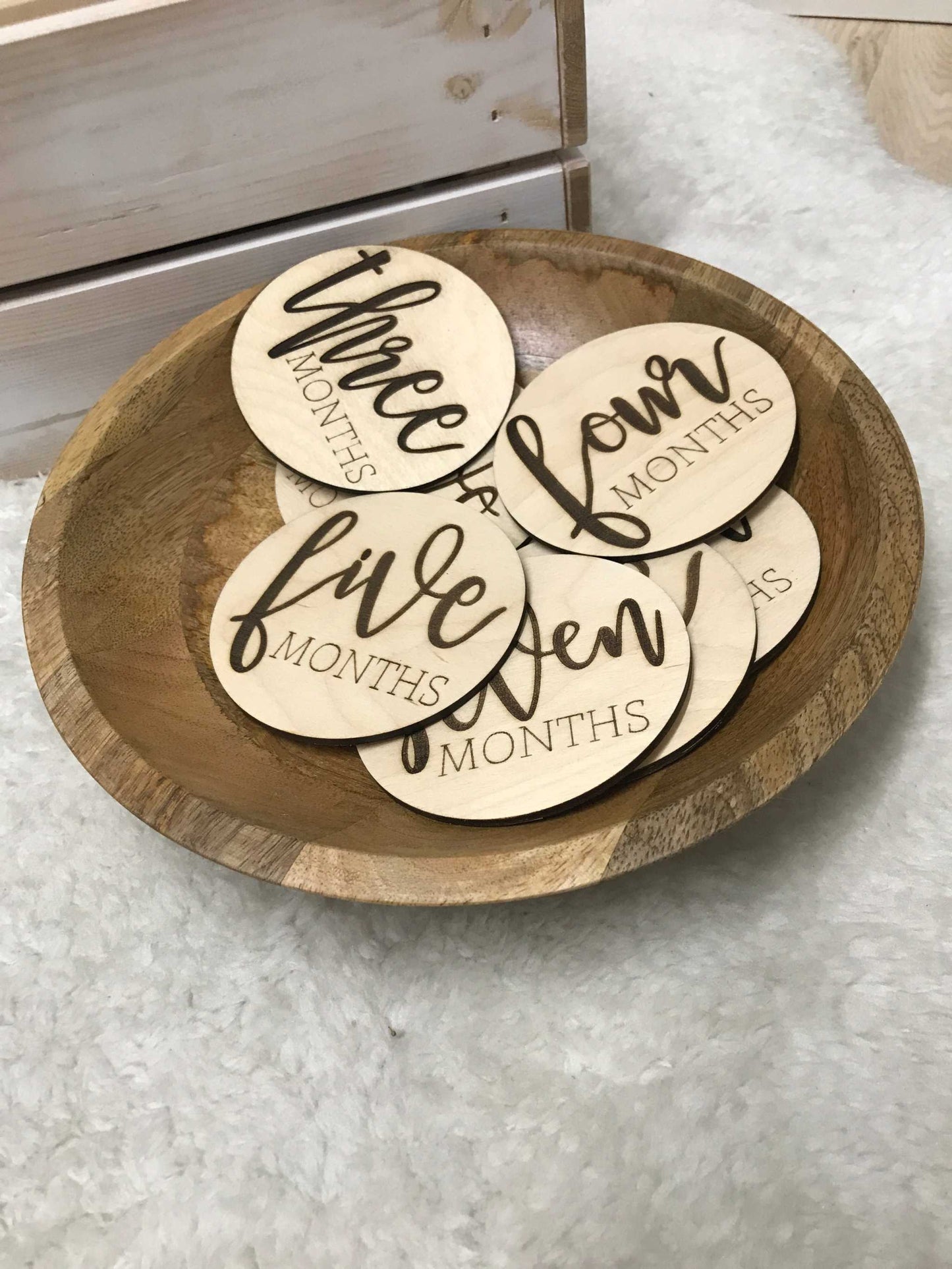 Meilenstein aus Holz für Babyfotos | Monatlicher Meilensteinma