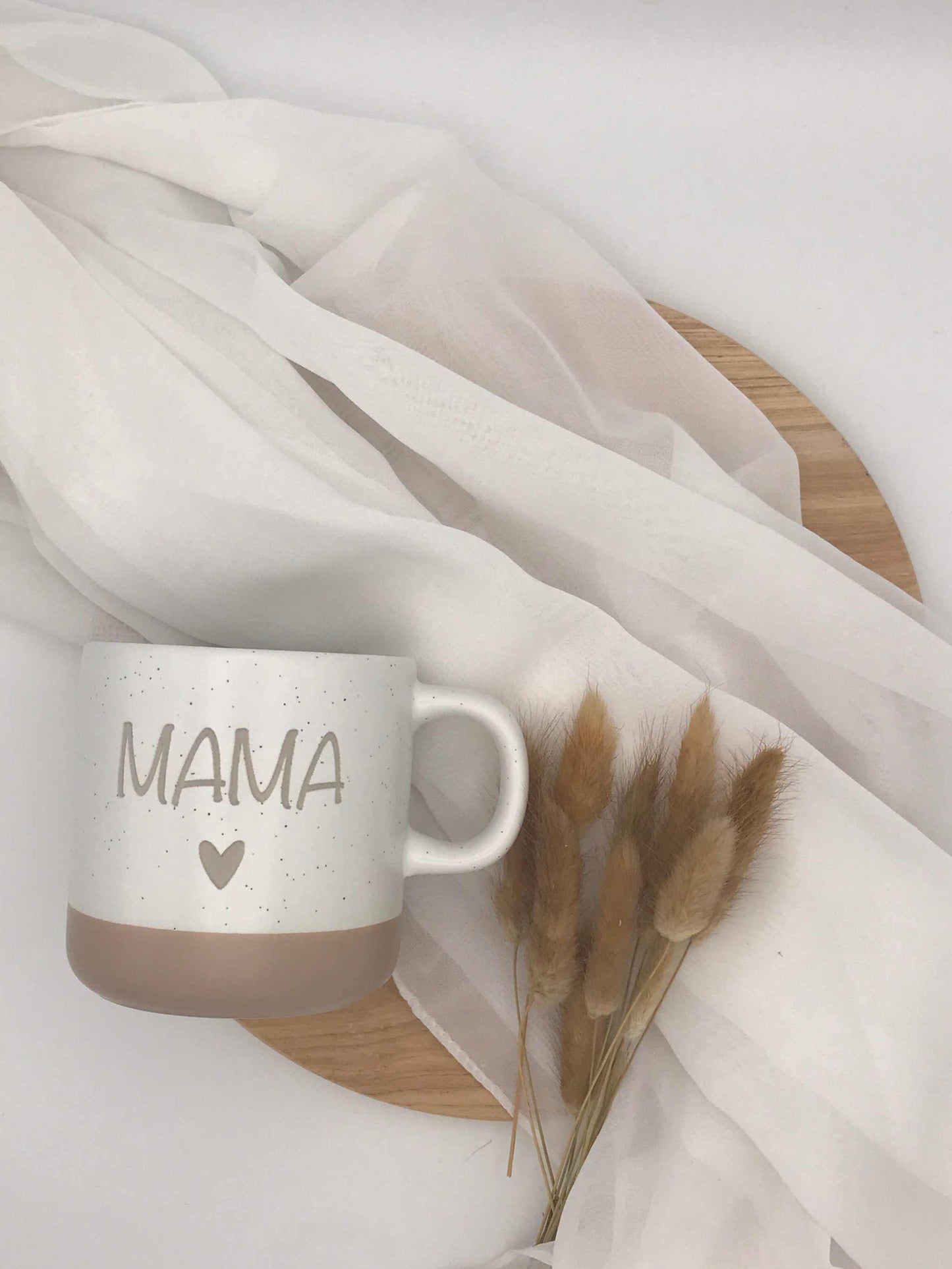 Stylish beige and gray keramiktasse with "Mama" laser engraving, perfect gift mug.