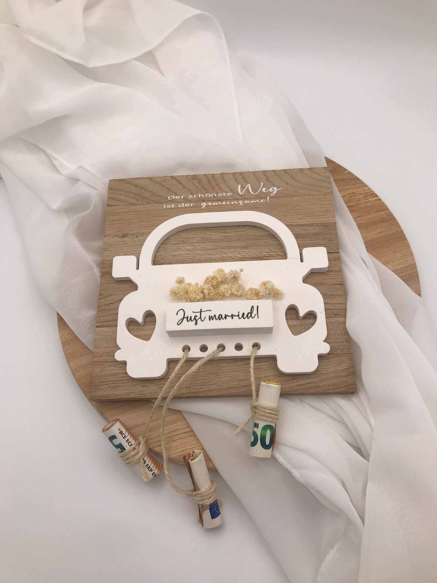 Hochzeits-Geldgeschenk aus Raysin und Holz mit Auto-Design.