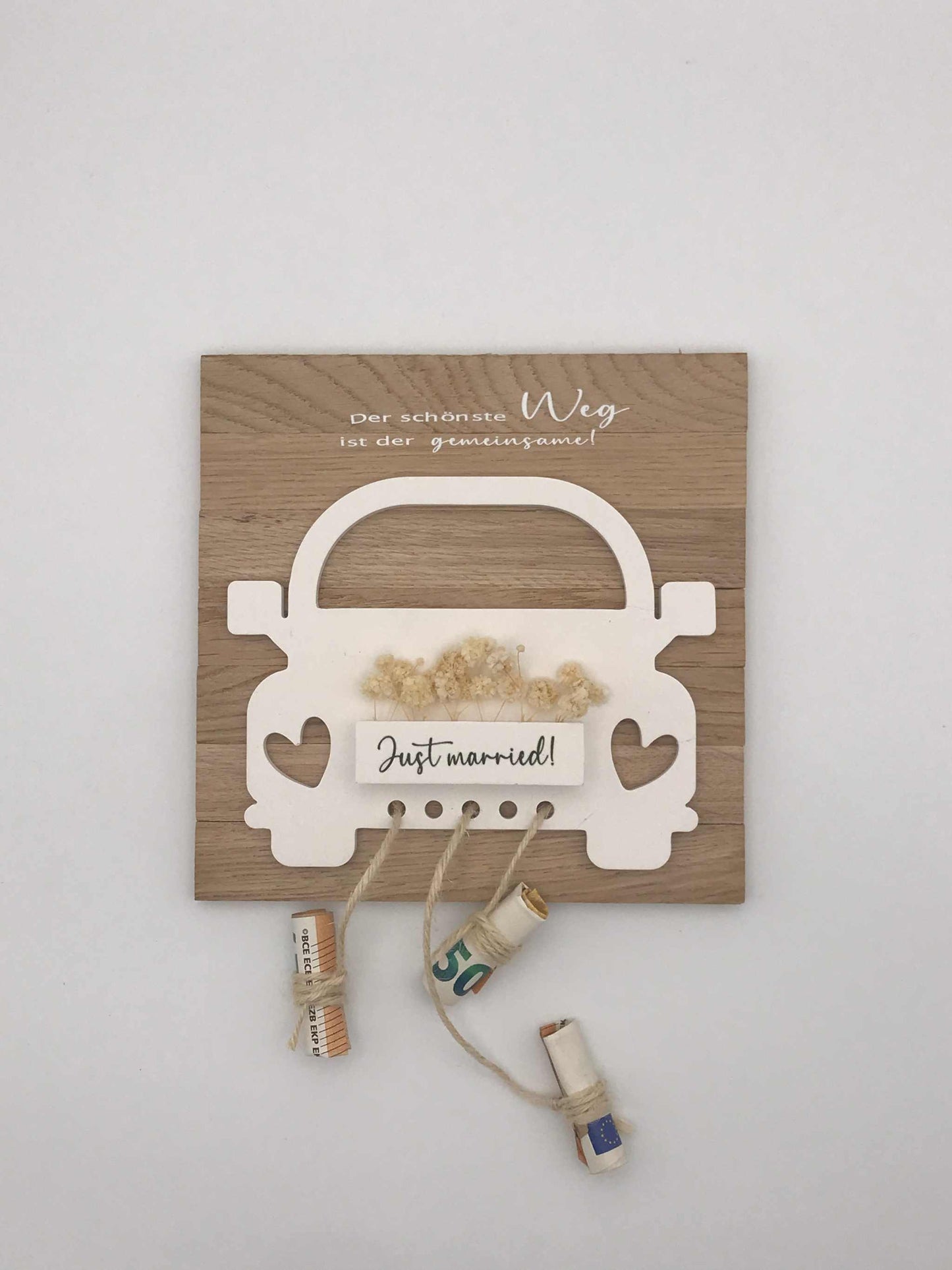Geldgeschenk zur Hochzeit aus Raysin und Holz mit Auto-Design und Schriftzug "Just married".