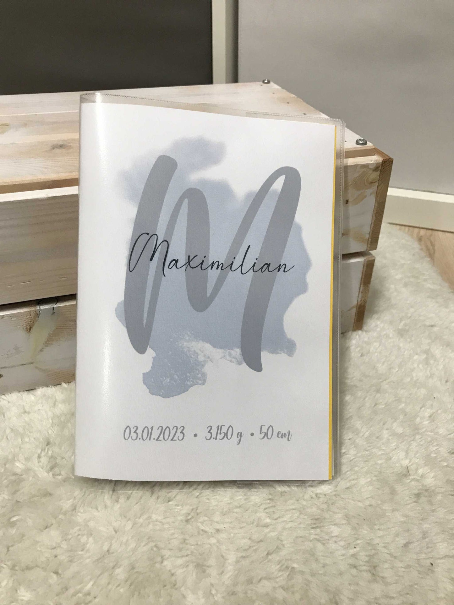 Stilvolle U Heft Hülle aus hochwertigem Material zum Schutz und zur Organisation wichtiger Babydokumente, personalisierbar und in verschiedenen Designs erhältlich