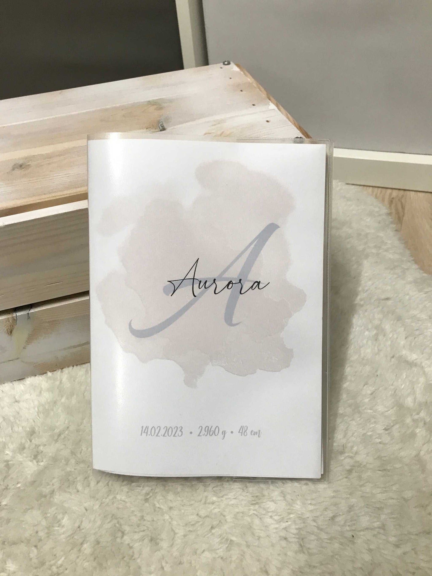 Stilvolle U Heft Hülle aus hochwertigem Material zum Schutz und zur Organisation wichtiger Babydokumente, personalisierbar und in verschiedenen Designs erhältlich