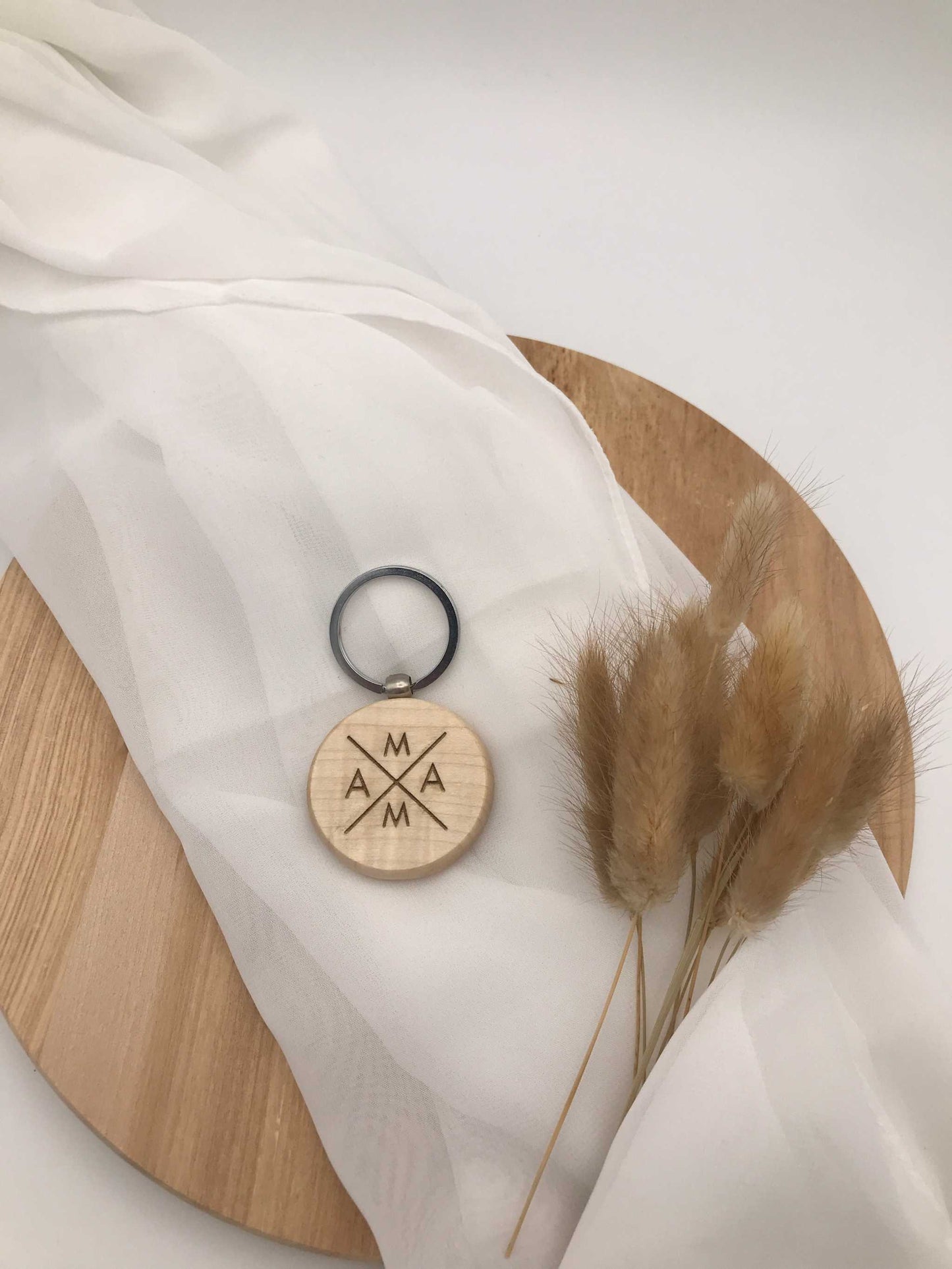 Einzigartiger Holz-Schlüsselanhänger mit Gravur, Geschenkidee für Mama, Papa, Oma und Opa.