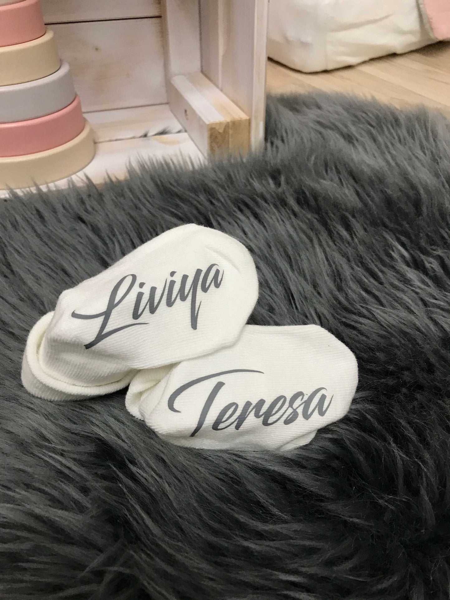 Weiche personalisierte Babysocken mit Namen, ideal für zarte Babyfüße und besondere Anlässe
