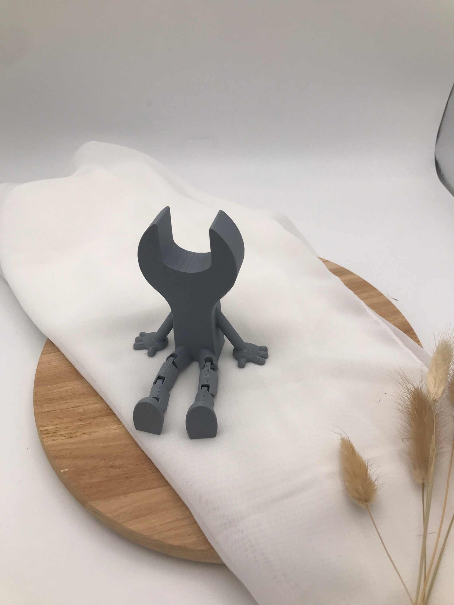 3D-gedruckte Dekoration Schraubenschlüssel mit wackelnden Beinen in Grau aus PLA, originelles Geschenk für Handwerker und