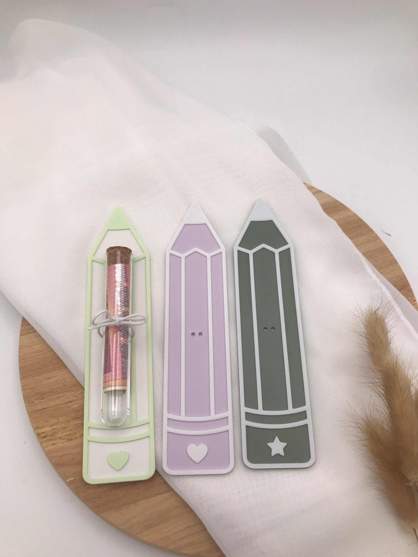 Geldgeschenk zur Einschulung im 3D-Druck Stift-Design mit Reagenzglas in verschiedenen Farben, personalisierbar, nachhaltiges Geschenk zum Schulanfang.