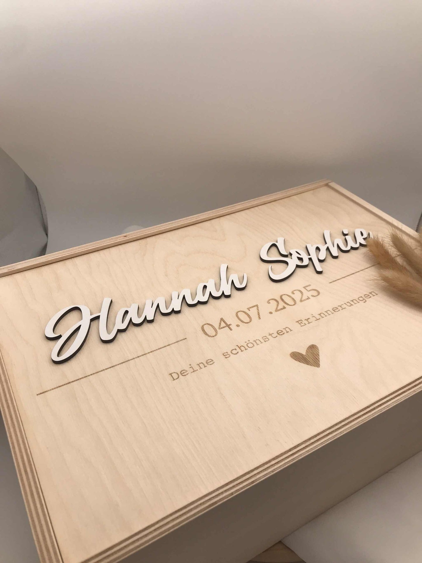 Personalisierte Geschenkebox aus Holz mit Gravur für besondere Erinnerungen an Babys und besondere Anlässe
