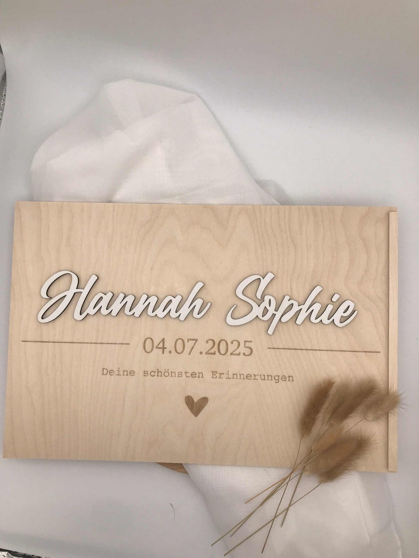 Personalisierte Erinnerungskiste aus Holz mit Gravur fürs Baby, stilvolle Geschenkebox für besondere Momente