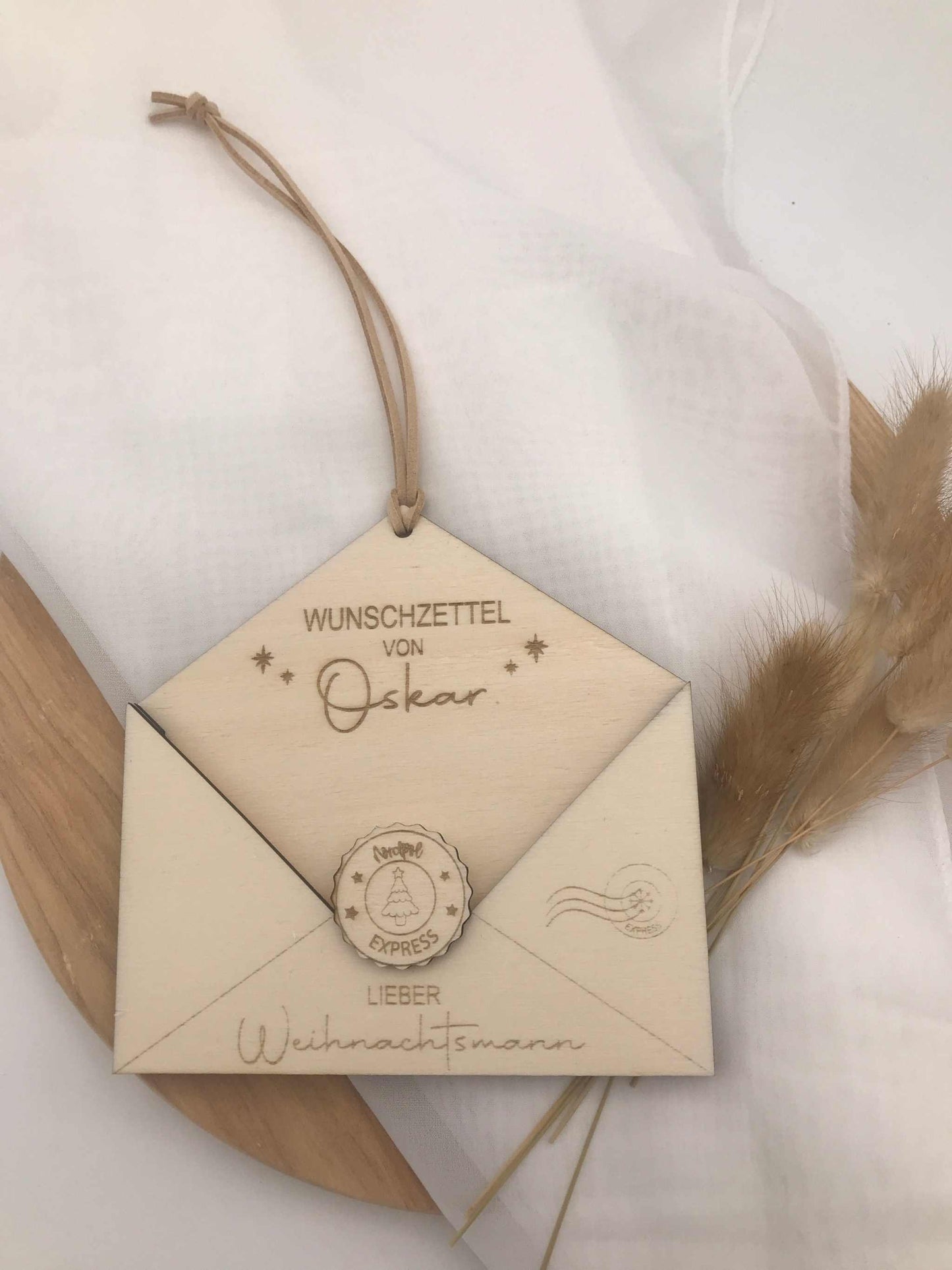 Holzbox in Form eines Briefumschlags für Wunschzettel zu Weihnachten mit Weihnachtsmann und Christkind Gravur