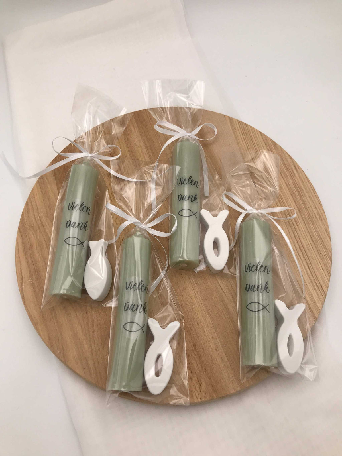 Gastgeschenke zur Taufe mit handgegossener Fisch-Kerze als Dankeschön