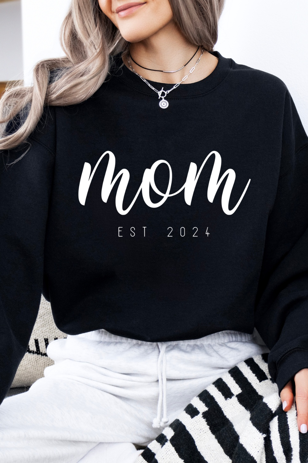 Sweatshirt mit Aufdruck - Mom und Jahr