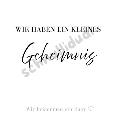 Personalisierbares Baby-Ankündigungs-Etikett mit Text „Wir haben ein kleines Geheimnis“ und Zusatz „Wir bekommen ein Baby“
