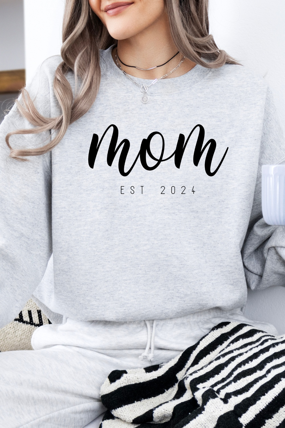 Sweatshirt mit Aufdruck - Mom und Jahr