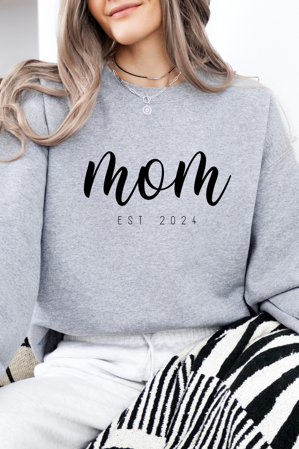 Sweatshirt mit Aufdruck - Mom und Jahr