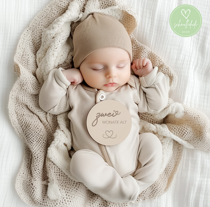 Meilensteine für Babys erstes Jahr auf Holz, handgemacht, perfekt für Fotorequisiten und Geschenkideen.