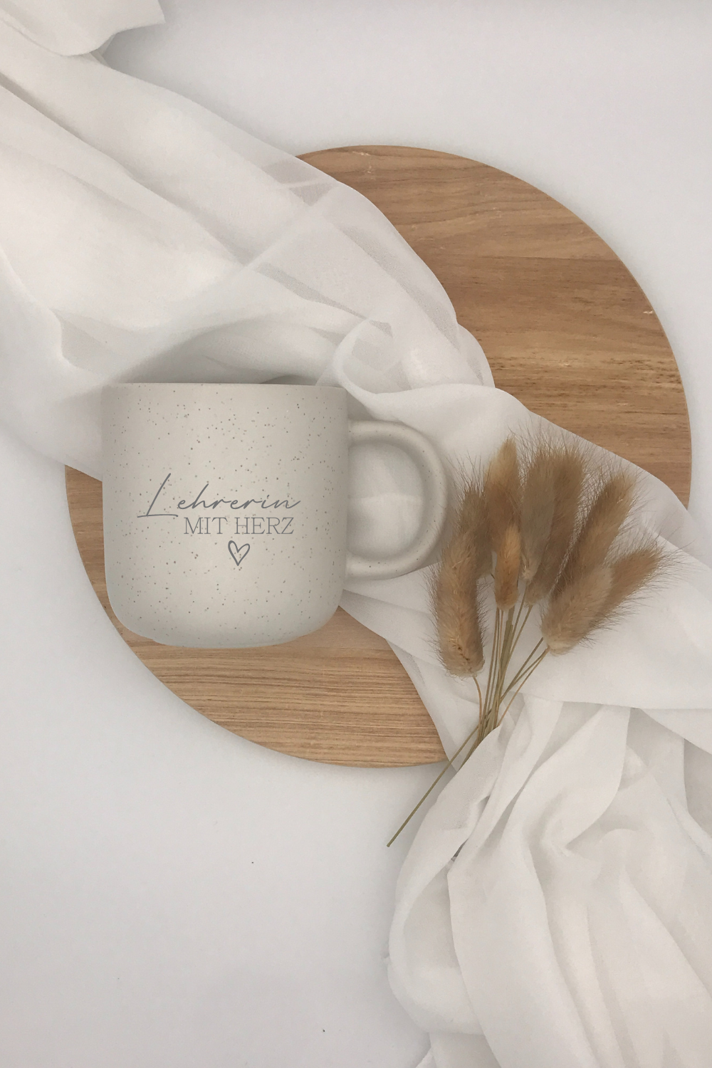 Kaffeetasse "Lehrerin mit Herz" Geschenkset aus Keramik, stilvoll graviert, Geschenkidee für Lehrerin, 360 ml, personalisierbar.