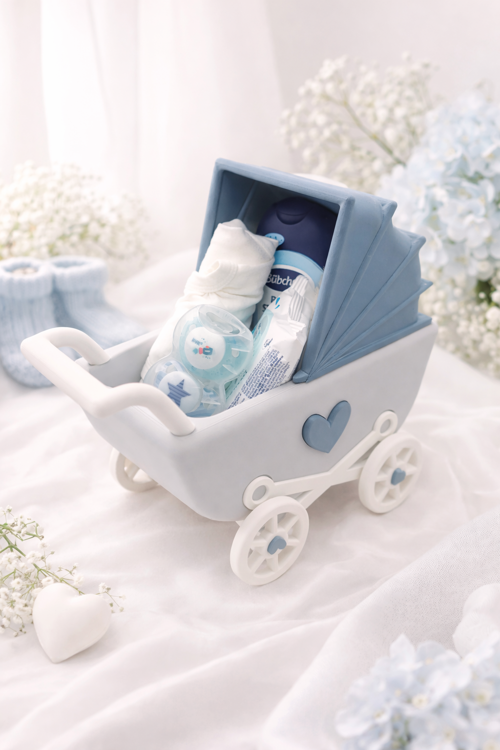 Gefüllte Geschenkbox Kinderwagen Babygeschenk zur Geburt mit Schnuller und Kleidung