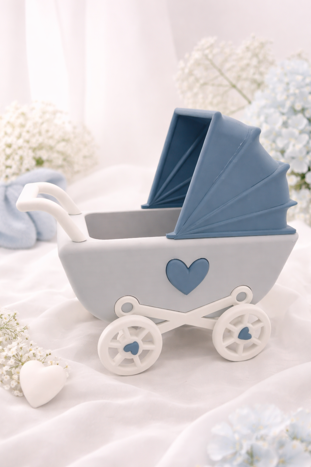 Leere Baby Geschenkbox Kinderwagen Form neutral Pastell Geschenk zur Geburt