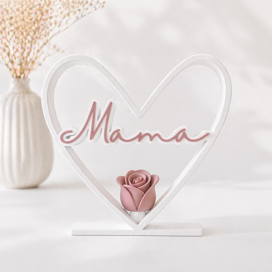 Mama Herz Dekoschild aus nachhaltigem PLA mit filigranem Schriftzug und Rose, modernes Muttertagsgeschenk circa 20x21 cm