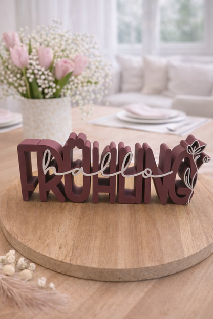 Moderne Frühlingsdeko Wohnzimmer – 3D Schriftzug ‚Hallo Frühling‘ in sanften Farben