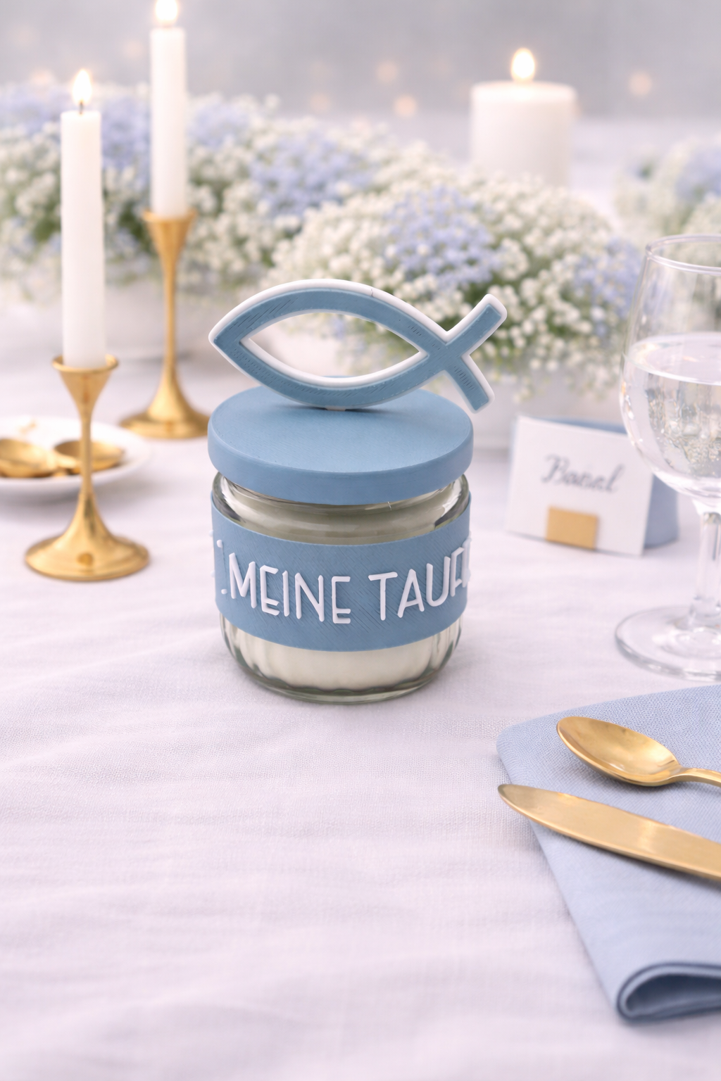 Personalisierte Gastgeschenk Kerze im Glas mit christlichem Fischsymbol für Taufe und Kommunion