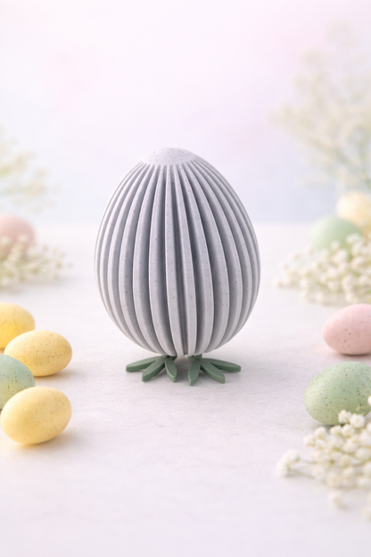 Osterdeko Ei im modernen Design mit pastellfarbenen Ostereiern
