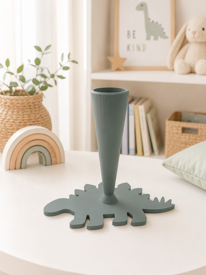 Personalisierbarer 3D-gedruckter Dino-Schultütenständer in Pastellfarben für sicheren Stand und Dekoration am Schulanfang