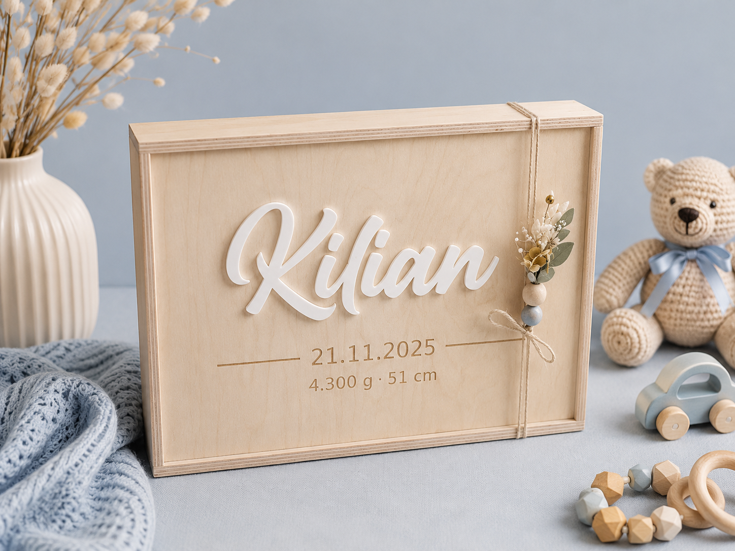 Holz-Erinnerungskiste mit weißer Acrylgravur und Dekorkordel für Babygeschenke