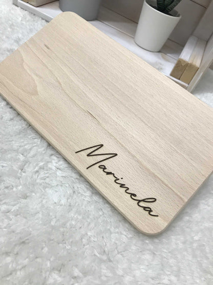  Frühstücksbrettchen mit personalisiertem Namen, stilvolles Design.