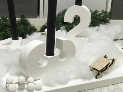 Minimalistischer Adventskranz aus weißem Raysin, geeignet für Stabkerzen, ohne Kerzen und Deko.
