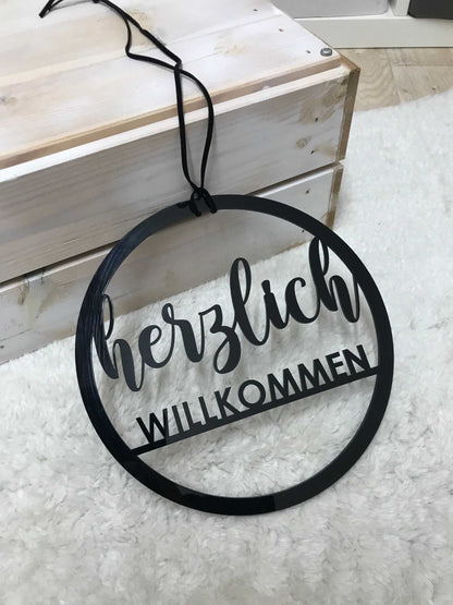 Türkranz aus Acryl mit "Herzlich Willkommen" Aufschrift, wetterbeständig, 20 cm Durchmesser.