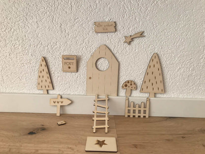 Wichteltür mit Zubehör aus Holz, Weihnachtsdekoration für Kinder.