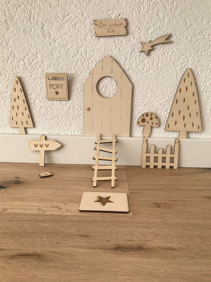 Holz-Wichteltür-Set mit Zubehör für Weihnachtsdekoration, inklusive Weihnachtsbaum und Leiter