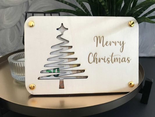 Weihnachtliche Geldkarte mit "Merry Christmas" Gravur und dekorativem Tannenbaum-Design.