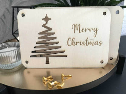Weihnachtliche Geldkarte mit "Merry Christmas" Gravur und festlichem Design, stilvoll verpackt.